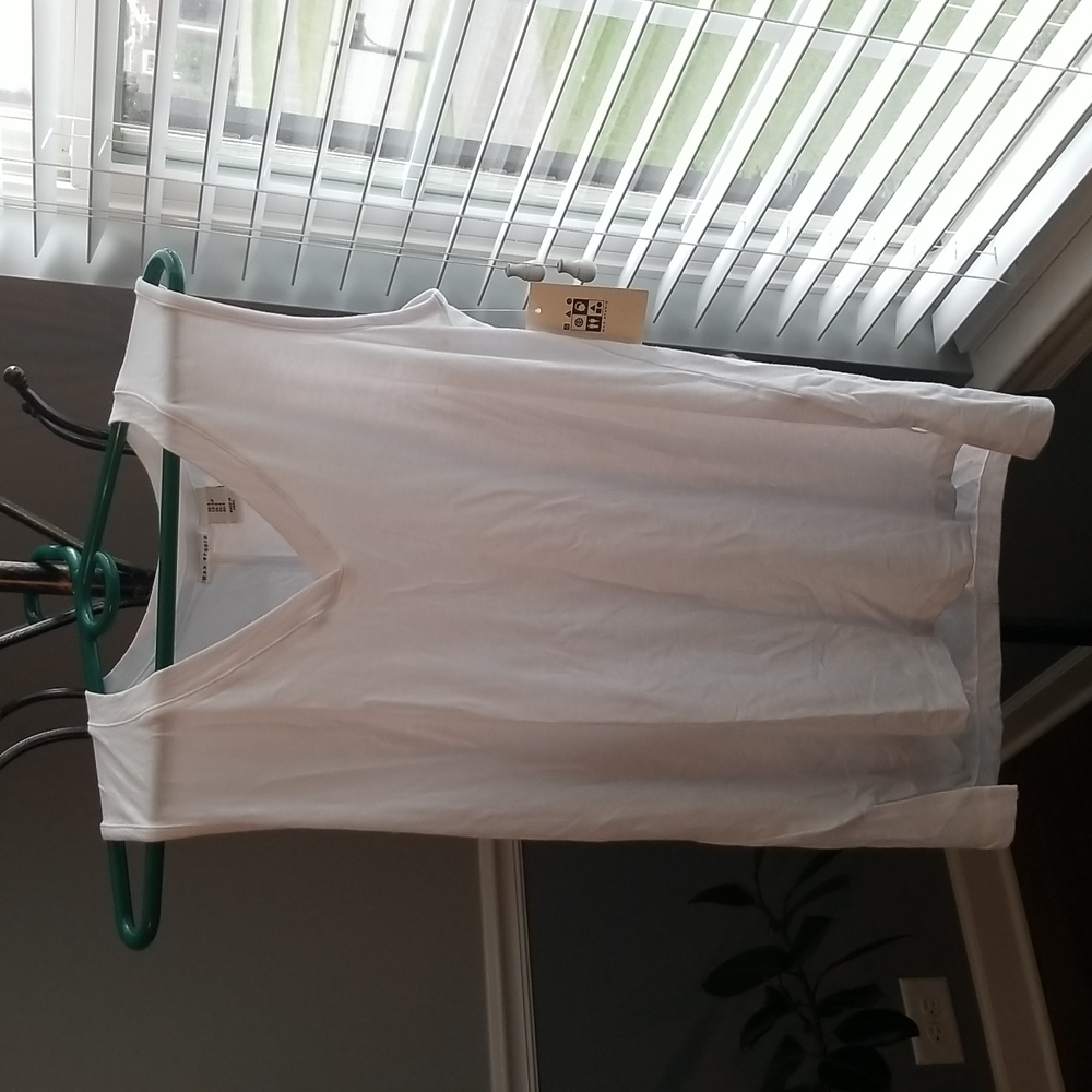 White sleeveless shirt